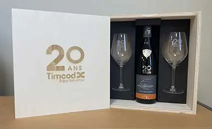 Exemple coffret client bois une bouteille et 2 verres