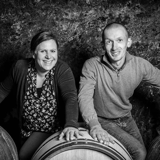 Isabelle et David Esnault dans une cave de Saumur-champigny