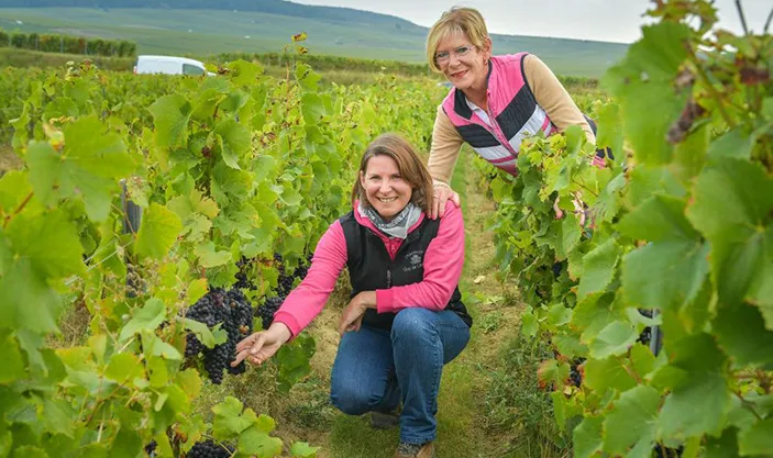 Marie Odile et Ingrid de CHassey dans les vignes