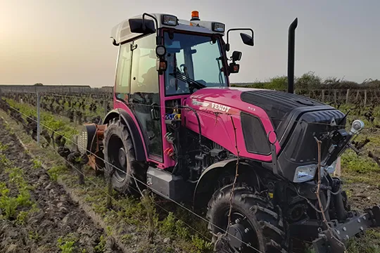 Tracteur Rose du Domaine des Passereaux