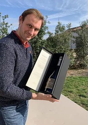 Client avec cadeau d'affaires SANKS