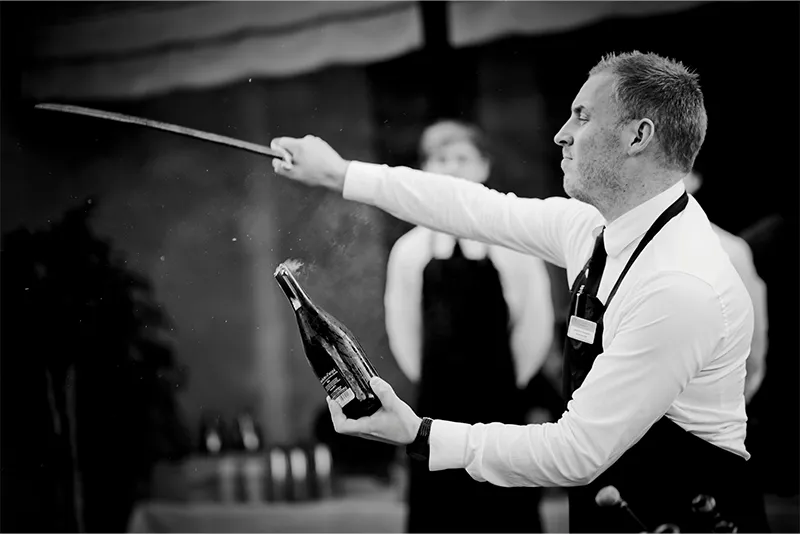Sabrage d'une bouteille de champagne